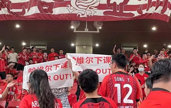 《沙丘2》新动态曝光 丹尼斯·维伦纽瓦撰写剧本 2021-08-18 《沙丘2》已经进入到了紧锣密鼓的筹备工作中。