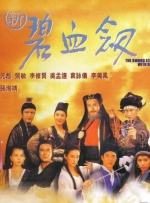 照片中，白敬亭一身酷飒造型，化身机车少年，一头粉金发色在修车行内格外亮眼，抬眸眼神杀超A，整组写真野性中不失性感，释放熟男魅力！
